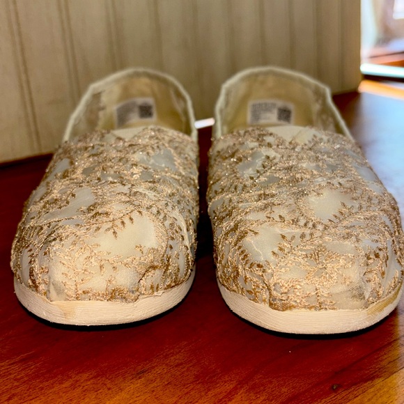 Toms Womens Alpargatas Rose Gold Metallic Hibiscus Floral Lace Size 7.5 … - Picture 6 of 15